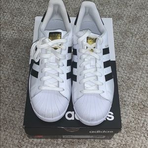 NWT size  8 1/2 women’s Adidas